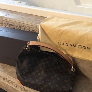 Authentic Louis Vuitton Berri MM
